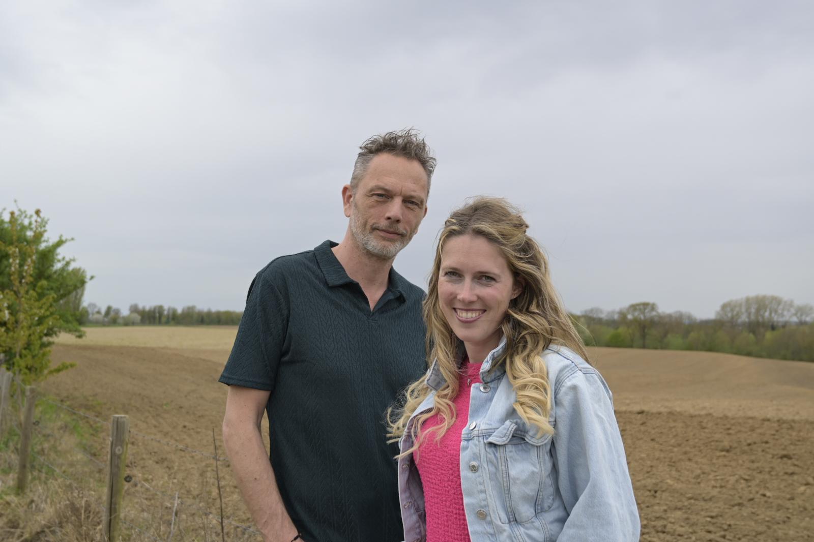 Docent geeft les in een klaslokaal